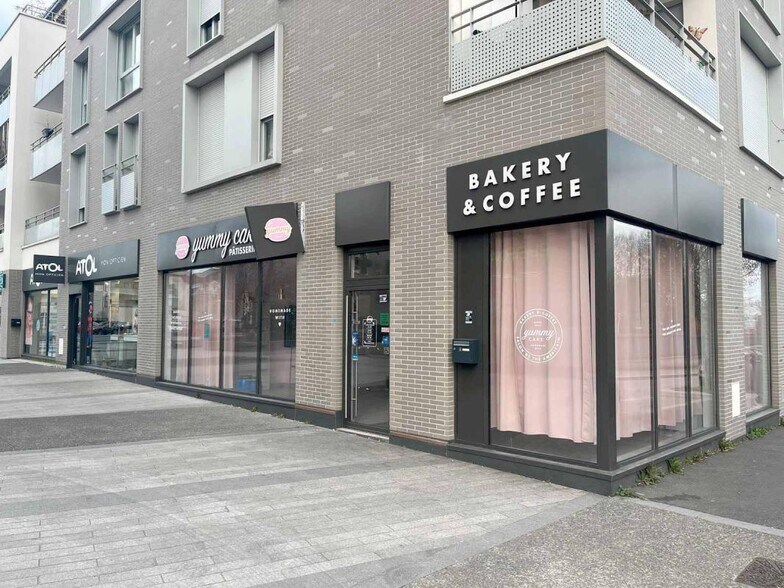 8 Place Du Bien Etre, Jouy-le-Moutier for lease - Building Photo - Image 2 of 8