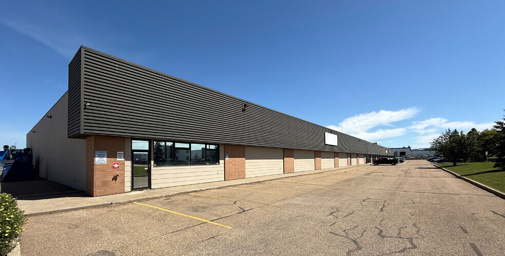 4140-4196 78 Ave NW, Edmonton, AB à louer - Photo du bâtiment - Image 1 de 7