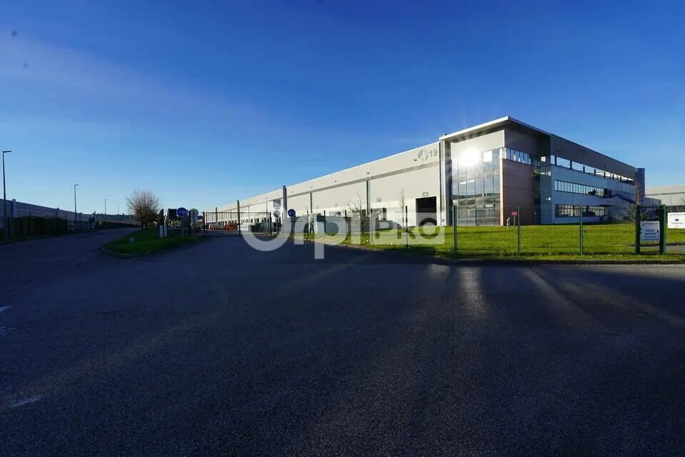 Industrial in Saint-Quentin-Fallavier for lease Building Photo- Image 1 of 11