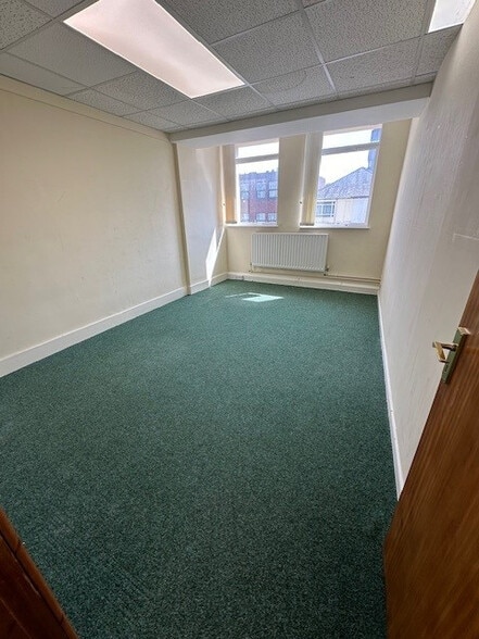 29 Waterloo Rd, Wolverhampton for lease - Interior Photo - Image 2 of 4