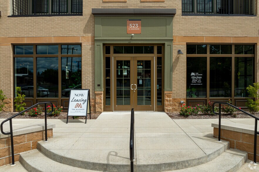 523 S Madison Ave, Greenwood, IN à louer - Photo du bâtiment - Image 3 de 46