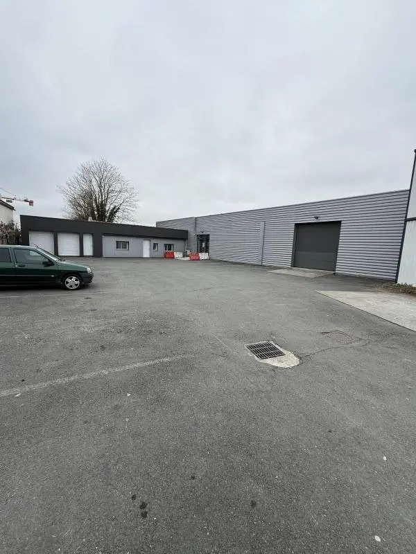 Flex in Sainte-Eulalie for lease Building Photo- Image 1 of 4