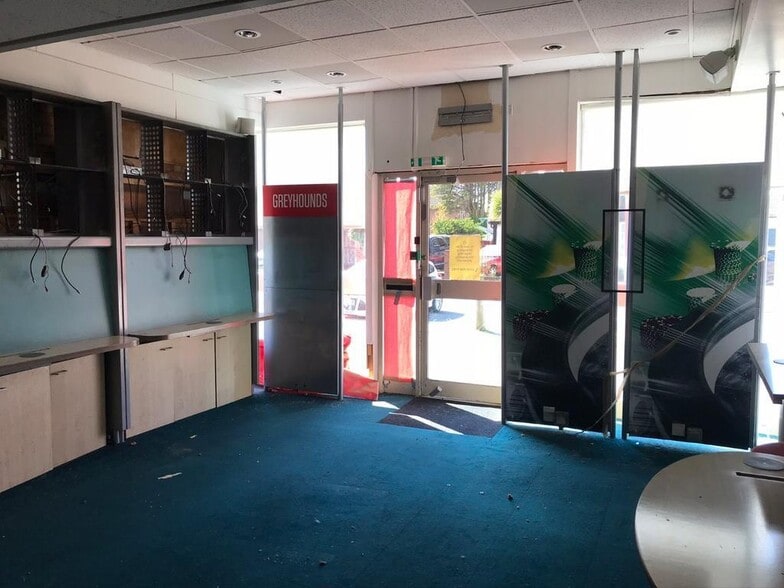 16 Roseberry Ave, Benfleet for lease - Building Photo - Image 3 of 5