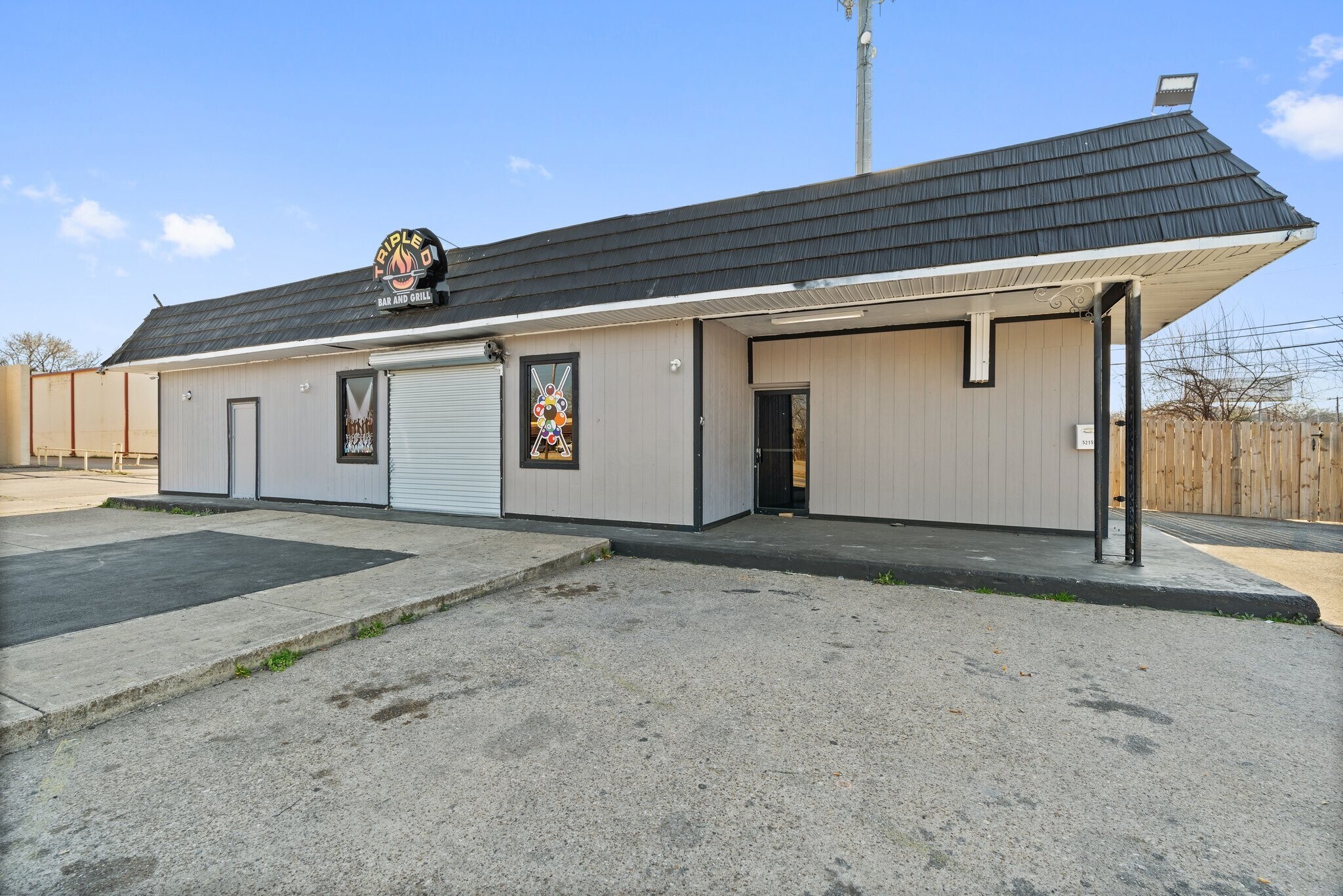 5215 Singing Hills Dr, Dallas, TX à vendre Photo du bâtiment- Image 1 de 39