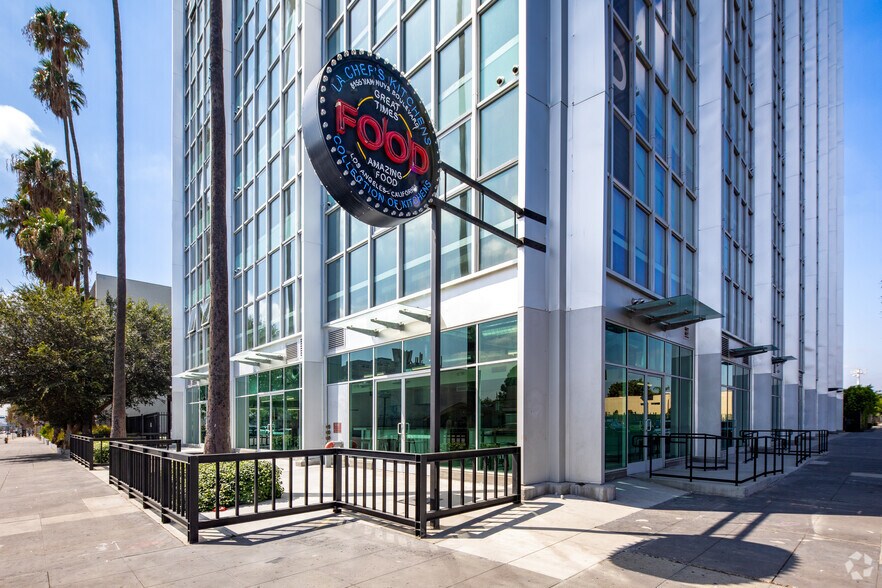 8155 Van Nuys Blvd, Panorama City, CA à louer - Photo du bâtiment - Image 3 de 22