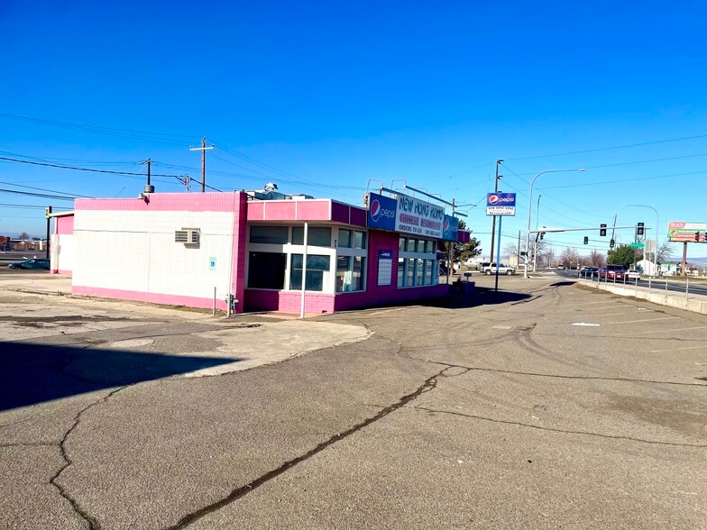 918 W Wine Country Rd, Grandview, WA for sale - Building Photo - Image 2 of 8