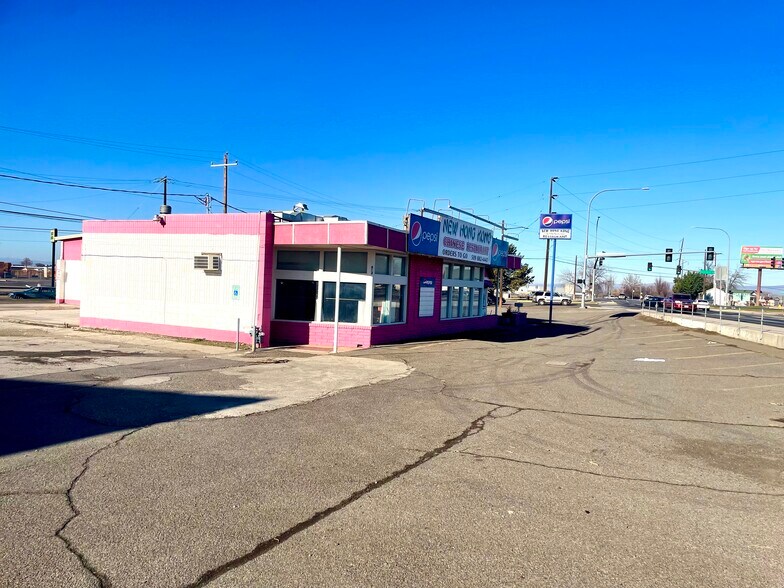 918 W Wine Country Rd, Grandview, WA à vendre - Photo du bâtiment - Image 2 de 8