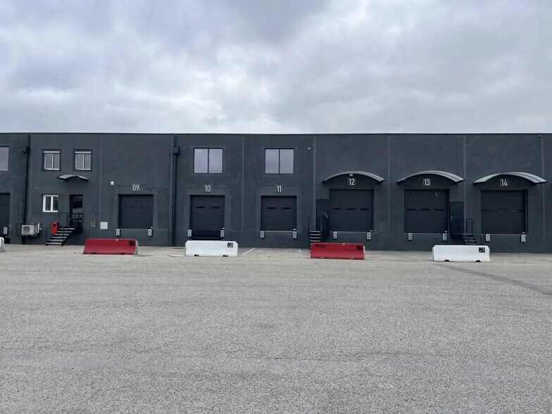 Bureau dans Corbas à louer - Photo du bâtiment - Image 2 de 5