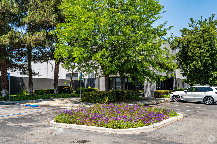 2050-2090 S Baker Ave, Ontario, CA à vendre - Photo du bâtiment - Image 1 de 1