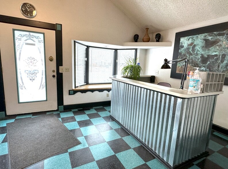 1809 W Colorado Ave, Colorado Springs, CO for sale - Interior Photo - Image 3 of 16