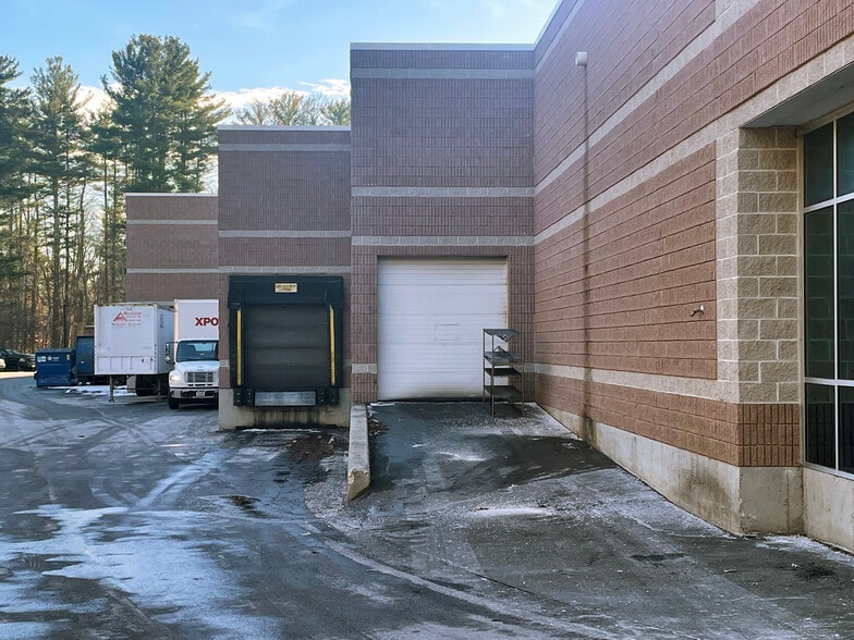 20-22 Northwestern Dr, Salem, NH for lease - Building Photo - Image 3 of 16