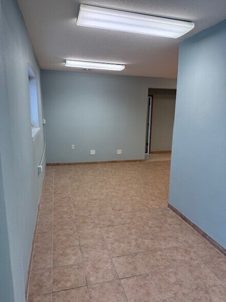 201 W 4th St, Monticello, MN à louer - Photo du bâtiment - Image 3 de 8