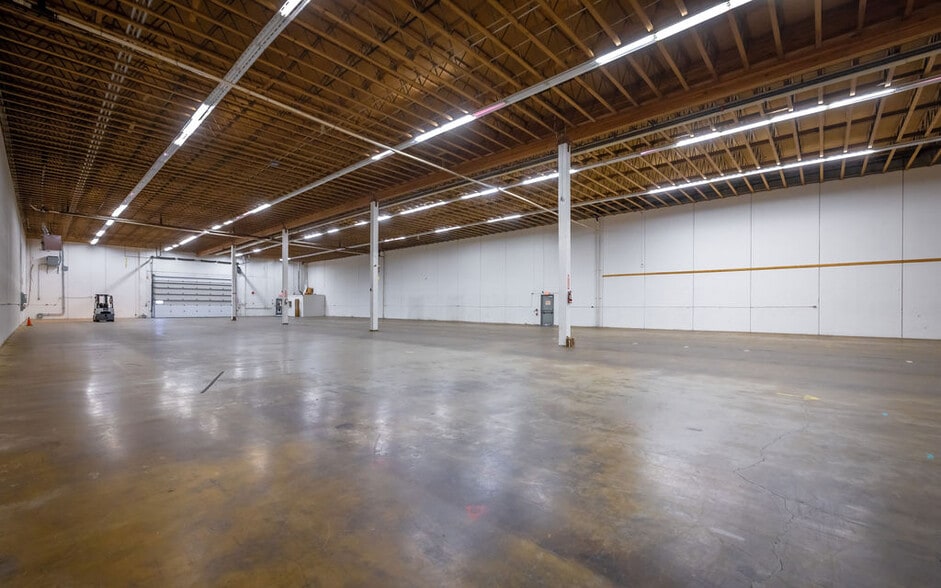 6990 Greenwood St, Burnaby, BC for lease - Building Photo - Image 3 of 7