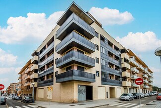 Plus de détails pour Multi-résidentiel à vendre