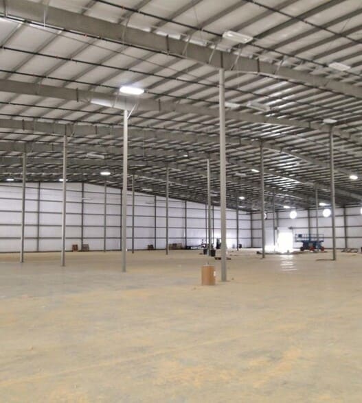 1180 Commerce Dr, Tuscaloosa, AL for lease - Interior Photo - Image 2 of 6