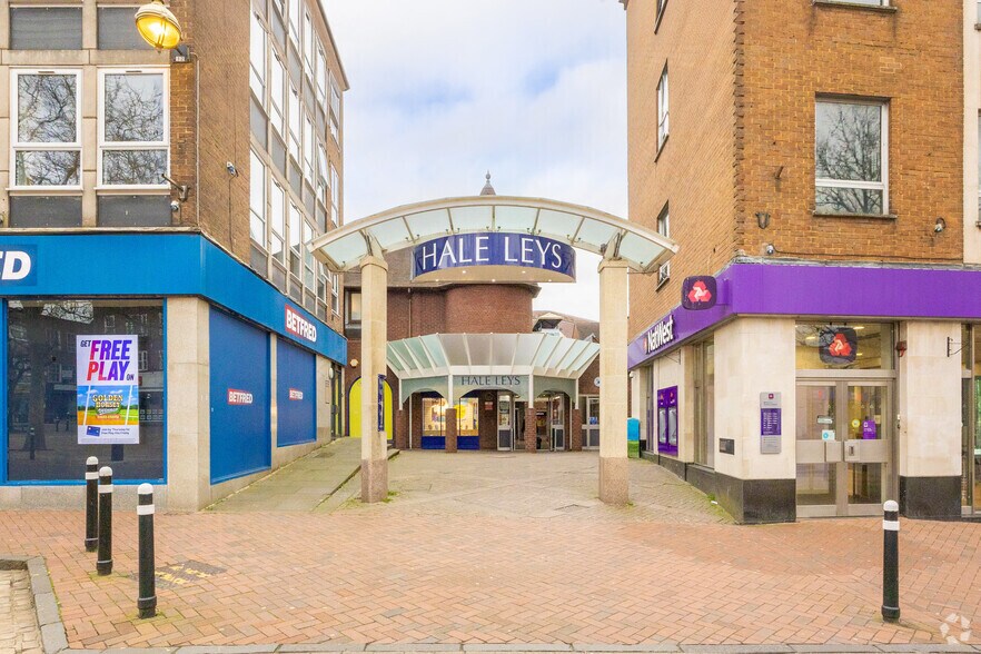 High St, Aylesbury à louer - Photo du bâtiment - Image 3 de 24