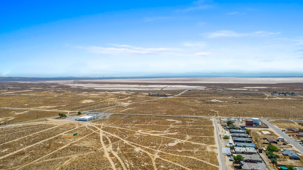 12687 Claymine Rd, North Edwards, CA à vendre - Photo du bâtiment - Image 1 de 5