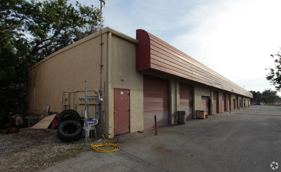 4140 Evans Ave, Fort Myers, FL for lease - Building Photo - Image 2 of 3