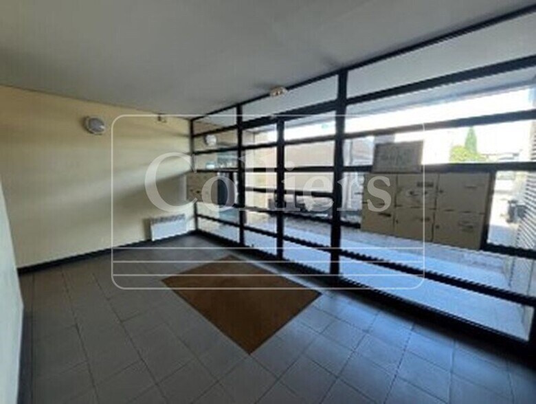 98 Boulevard De L'Europe, Vitrolles à vendre - Photo du bâtiment - Image 2 de 23