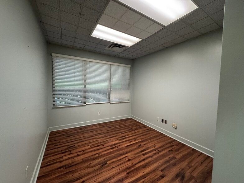11825 Hinson Rd, Little Rock, AR for lease - Interior Photo - Image 2 of 5