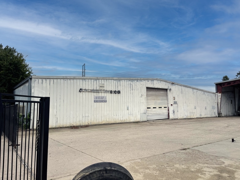 3044 Morrell Ave, Dallas, TX for sale - Building Photo - Image 2 of 4