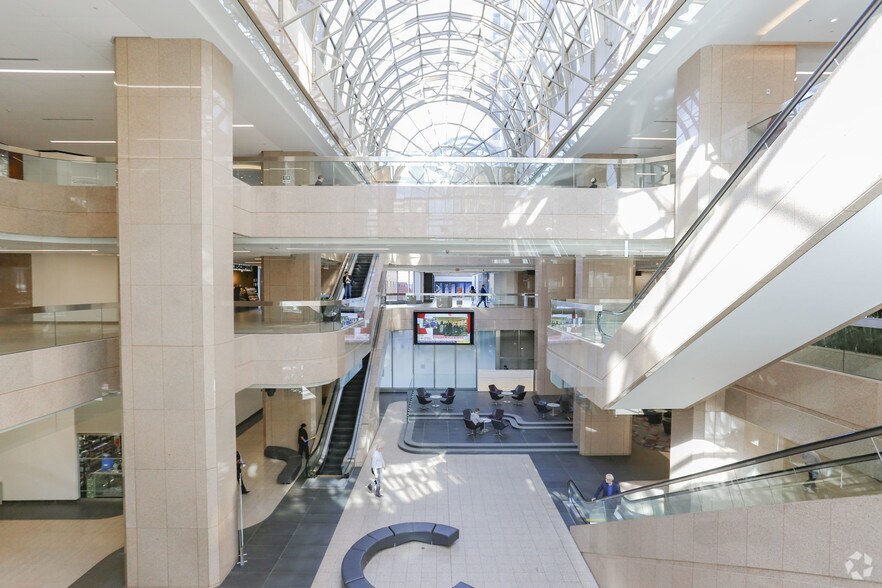 707 8 Av SW, Calgary, AB à louer - Hall d’entrée - Image 3 de 11