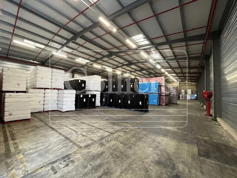 Industrial in Tarascon for lease - Interior Photo - Image 1 of 7