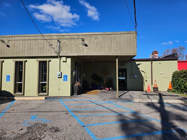 3947 12 Mile Rd, Berkley, MI à louer - Photo du bâtiment - Image 2 de 14