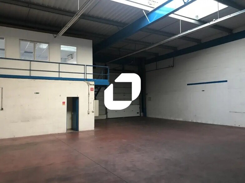 Office in Noisiel for lease - Building Photo - Image 2 of 6