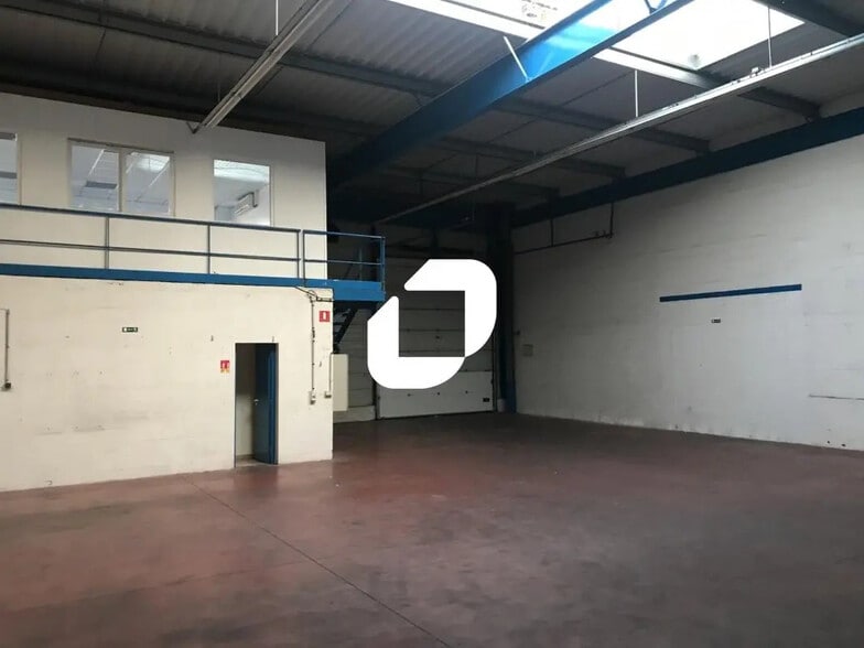 Office in Noisiel for lease - Interior Photo - Image 2 of 6