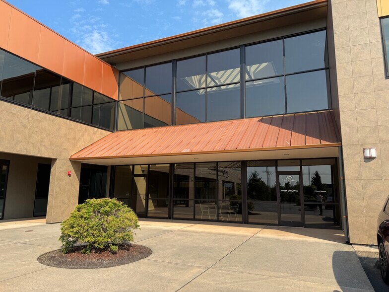 325 E George Hopper Rd, Burlington, WA à louer - Photo du bâtiment - Image 3 de 14