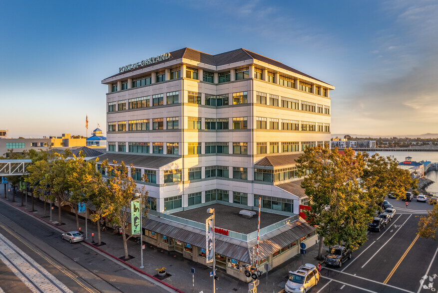 530 Water St, Oakland, CA for lease - Building Photo - Image 1 of 4