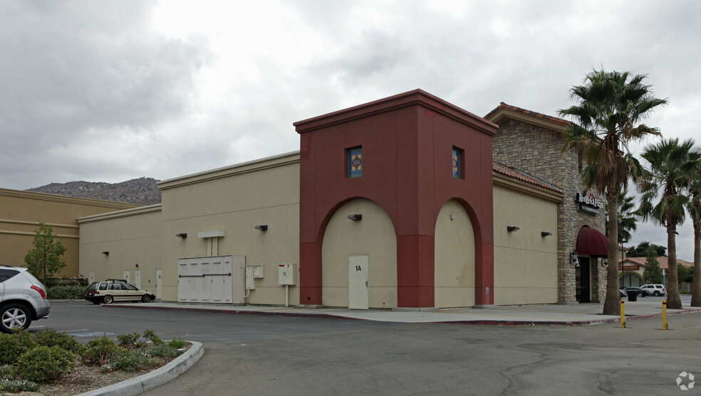 11201-11275 Sierra Ave, Fontana, CA for lease - Building Photo - Image 2 of 5