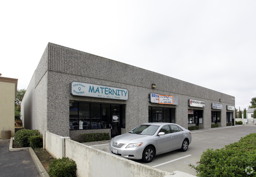 5700-5712 Broadway, Sacramento, CA for lease - Primary Photo - Image 1 of 1