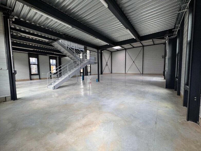 5 Avenue Du Prieuré, Serris for sale - Building Photo - Image 2 of 7