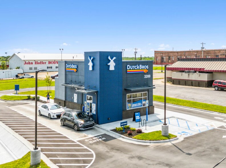 3200 SW Topeka Blvd, Topeka, KS à vendre - Photo du bâtiment - Image 2 de 4