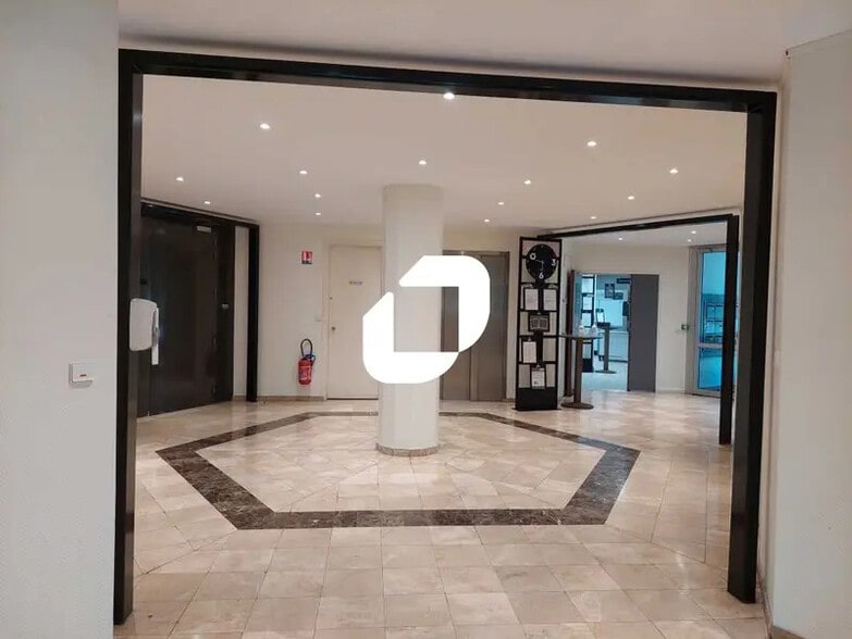 Route De L'orme Des Merisiers, Saint-Aubin for sale - Lobby - Image 3 of 11