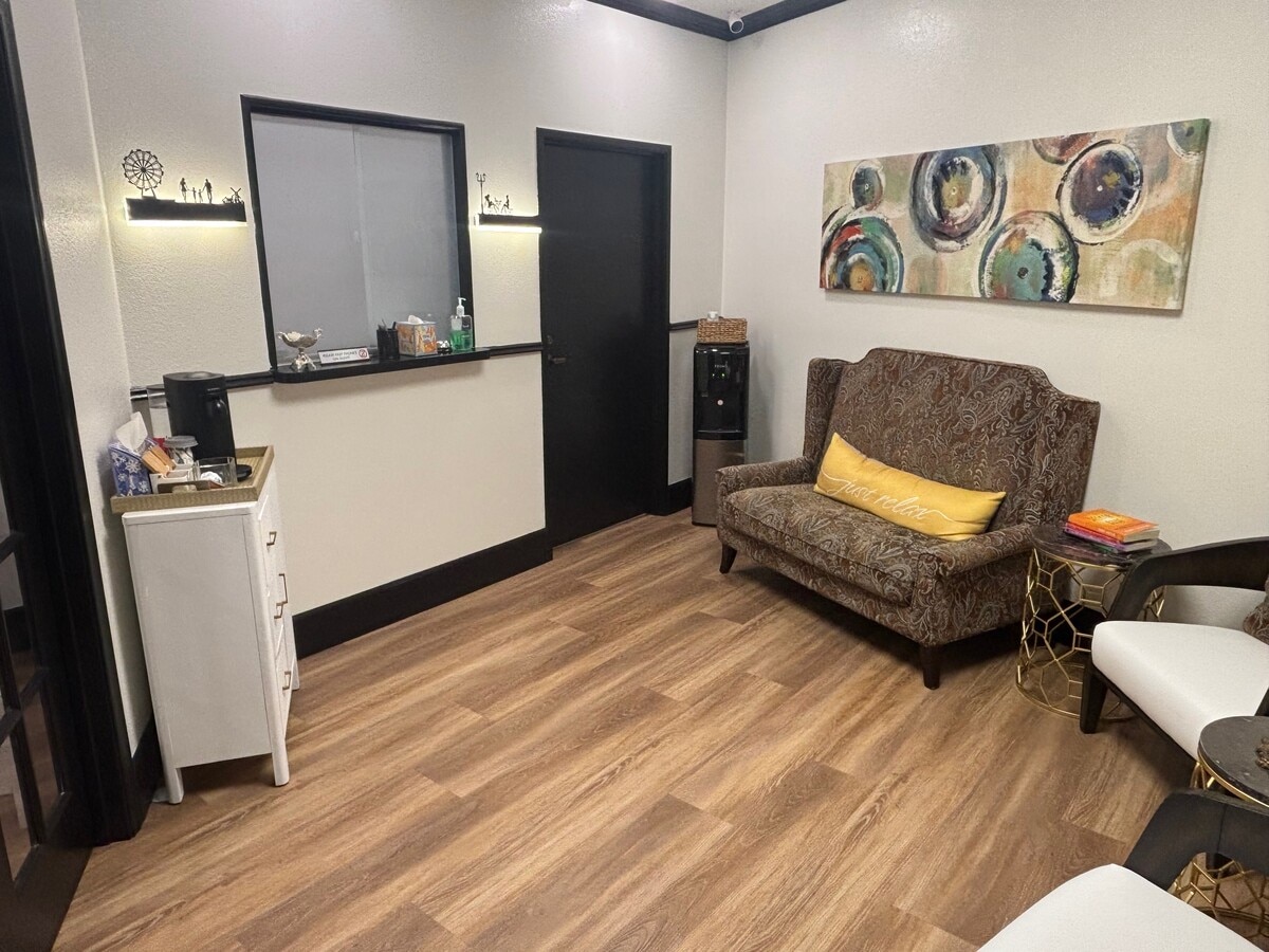 1122 E Lincoln Ave, Orange, CA 92865 - Unité B200 - - Photo intérieure - Image 2 of 5