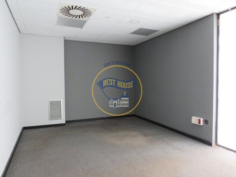 Commerce de détail dans València à louer - Photo du bâtiment - Image 3 de 4