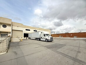 2335 E 27th St, Los Angeles, CA à louer Photo intérieure- Image 2 de 8