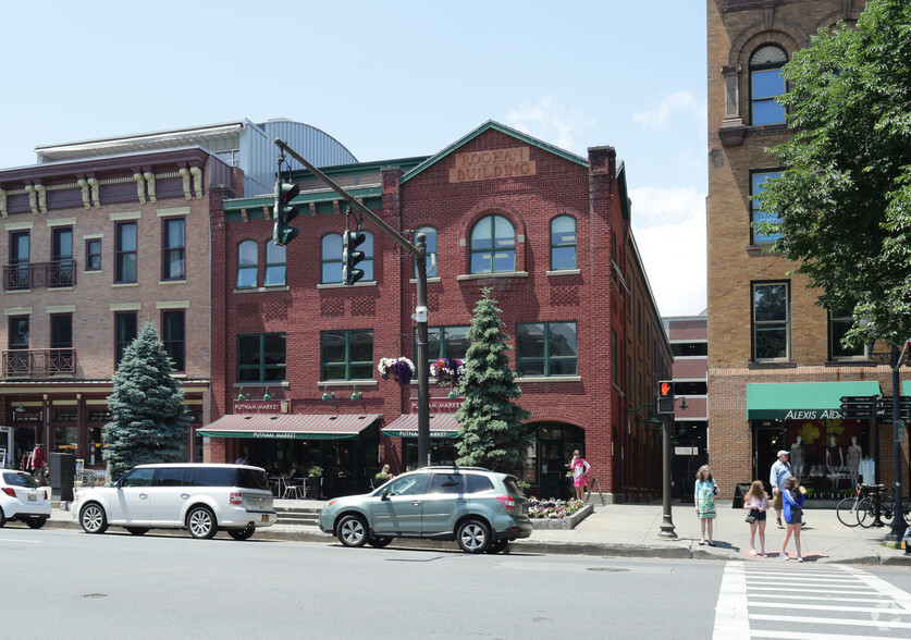 433 Broadway, Saratoga Springs, NY à vendre - Photo principale - Image 1 de 1