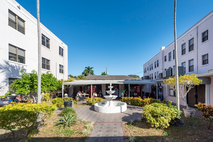 2001 Polk St, Hollywood, FL à vendre - Photo du bâtiment - Image 1 de 1