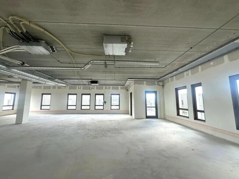 Office in Genas for sale - Interior Photo - Image 1 of 6