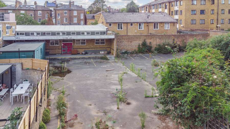 2 Hamilton Ln, London for sale - Building Photo - Image 2 of 2