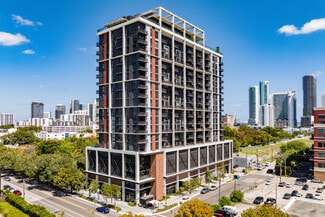 Plus de détails pour 23 NE 17th Ter, Miami, FL - Commerce de détail à louer