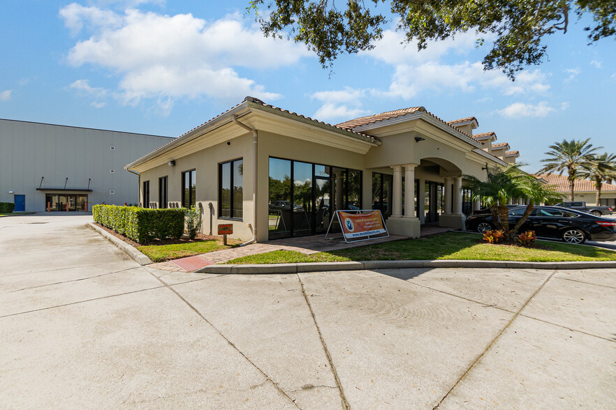 4875 N Wickham Rd, Melbourne, FL à vendre - Photo du bâtiment - Image 1 de 1