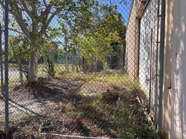 2719 Tamiami trl, North Fort Myers, FL for lease - Building Photo - Image 2 of 4