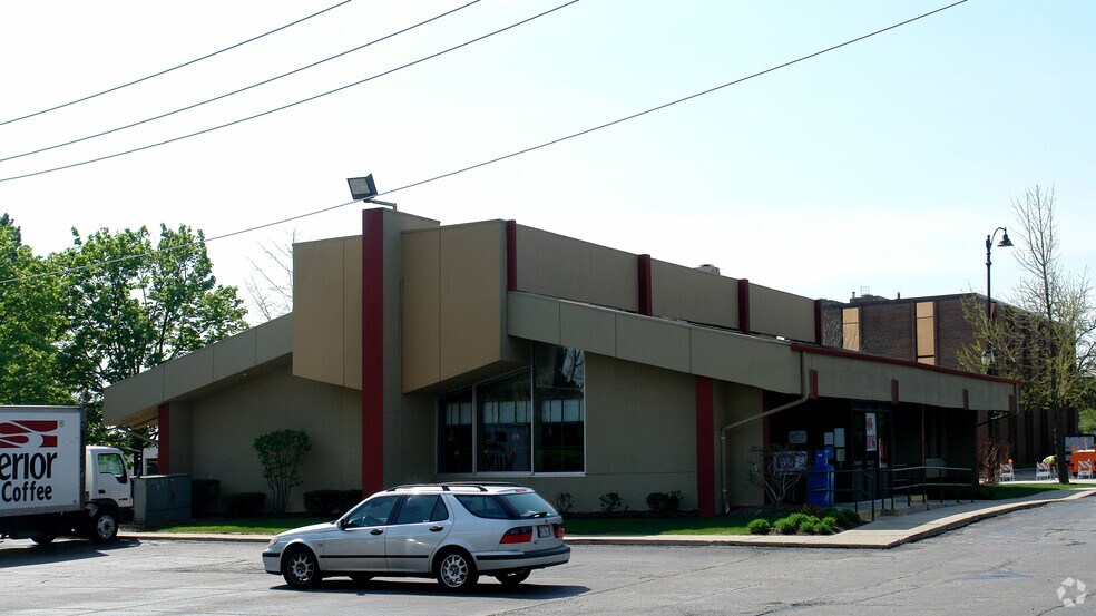 750 Roosevelt Rd, Glen Ellyn, IL à louer - Photo du bâtiment - Image 2 de 2