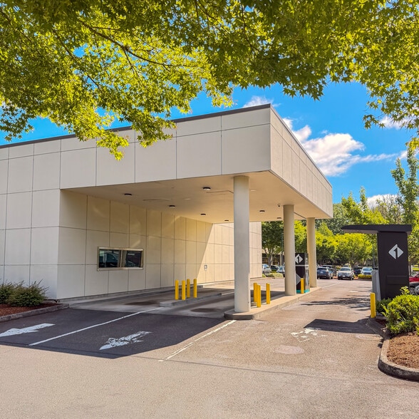 Prime Hillsboro Business Park Properties portfolio of 2 properties for sale on LoopNet.ca - Building Photo - Image 3 of 6