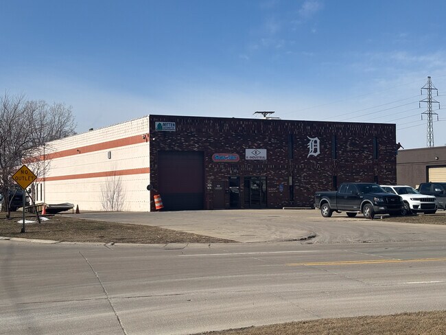 More details for 12321-12331 Stark Rd, Livonia, MI - Industrial for Lease